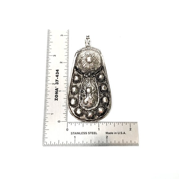 Vintage Accessocraft Silver Tone Pendant #6391 - Picture 6 of 6